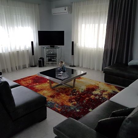 Bourlis Apartments 艾斯普罗瓦塔 外观 照片